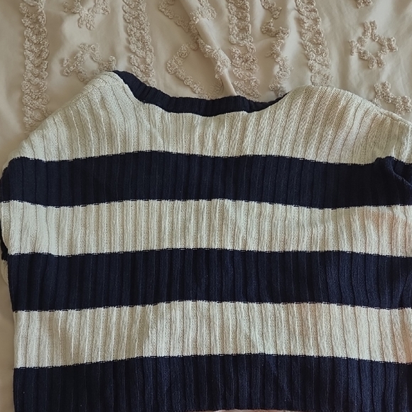 American Eagle Cropped Cardigan - Picture 2 of 3